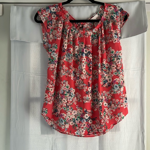 LC Lauren Conrad Coal Pink Floral Blouse Women’s XS Flutter Sleeve Round Neck - Picture 2 of 7